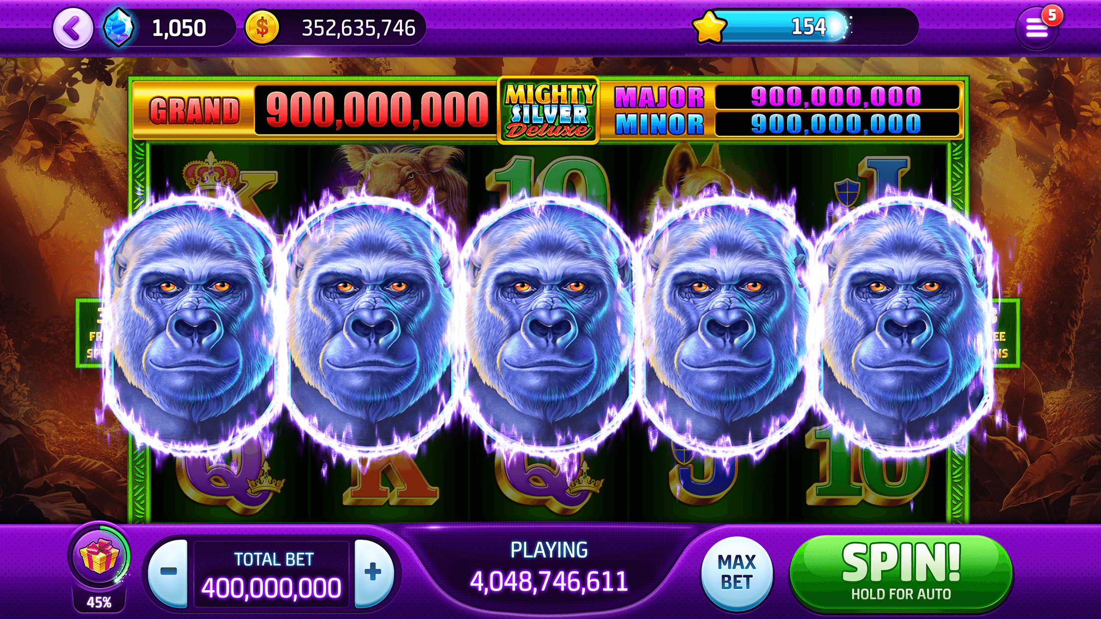 The Mighty Silver Deluxe slot in Slotomania, with GRAND, MAJOR and MINOR jackpot meters each reading 900,000,000 above a row of gorilla symbols